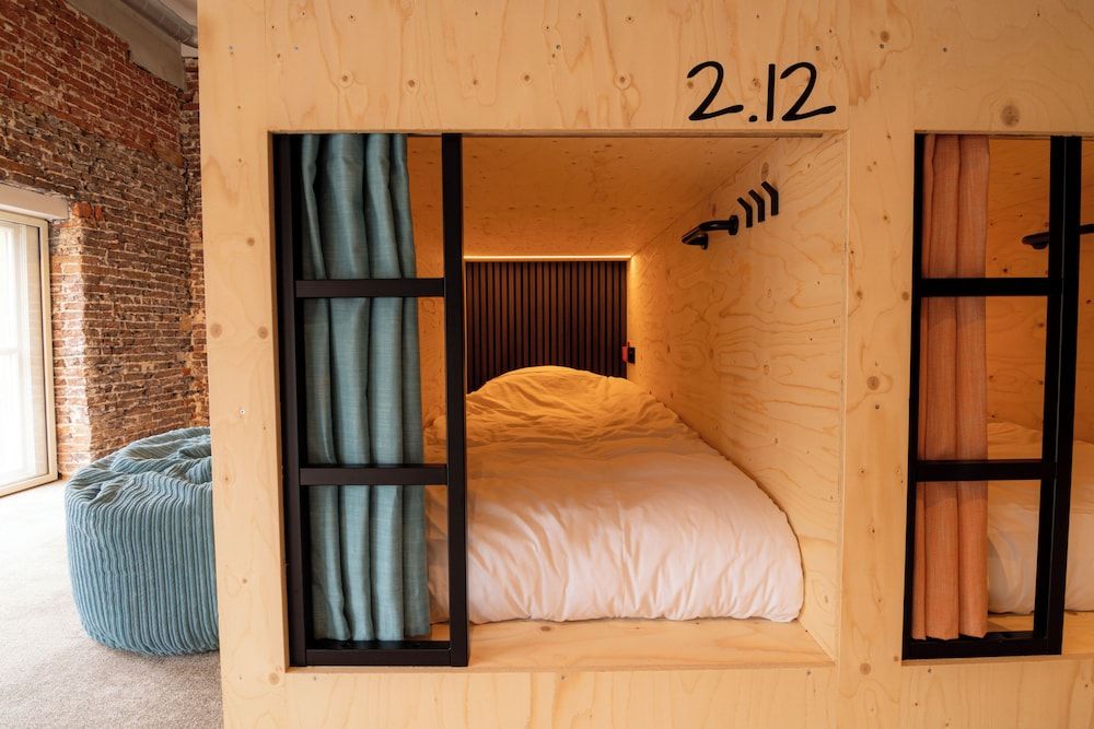 PJs Hostel Single Cocoon 4