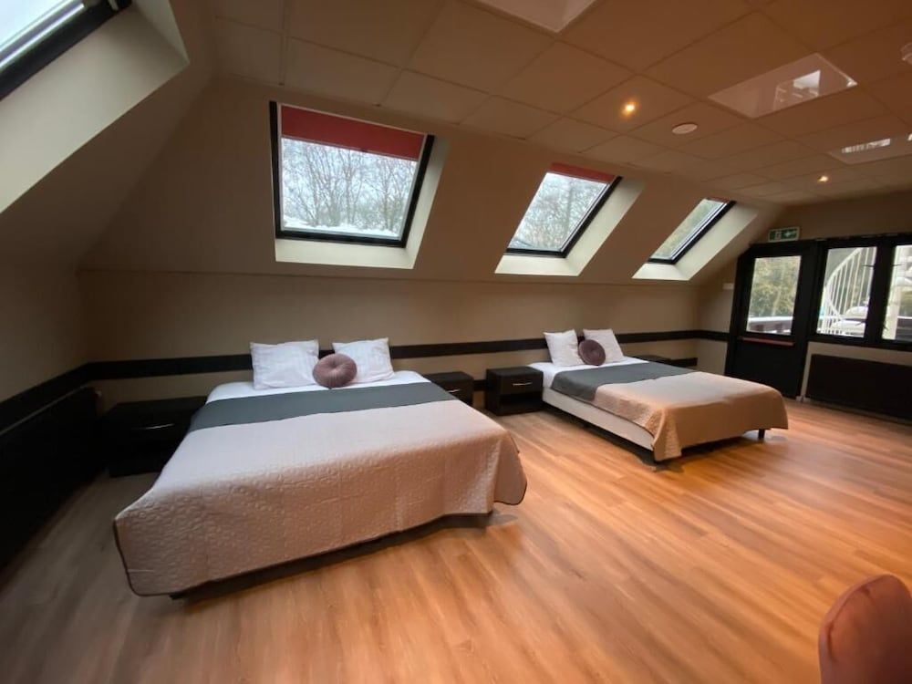 Hotel Zee Bergen Family Shared Dormitory, Private Bathroom