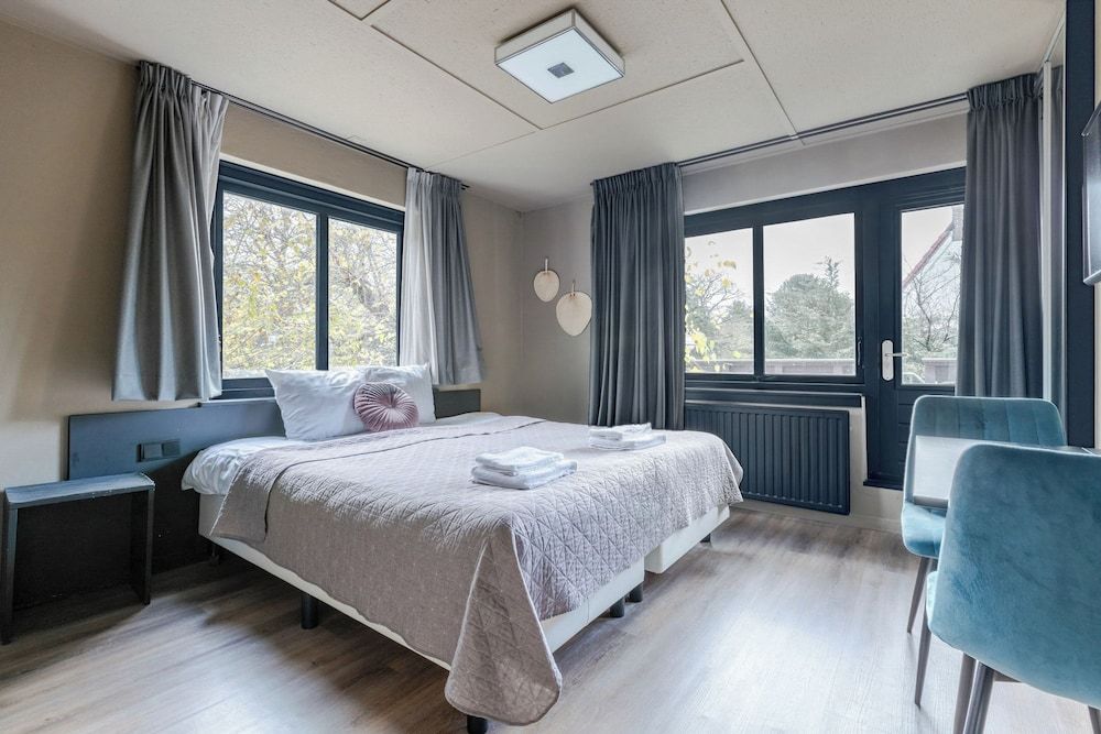 Hotel Zee Bergen Double Room, Private Bathroom 2