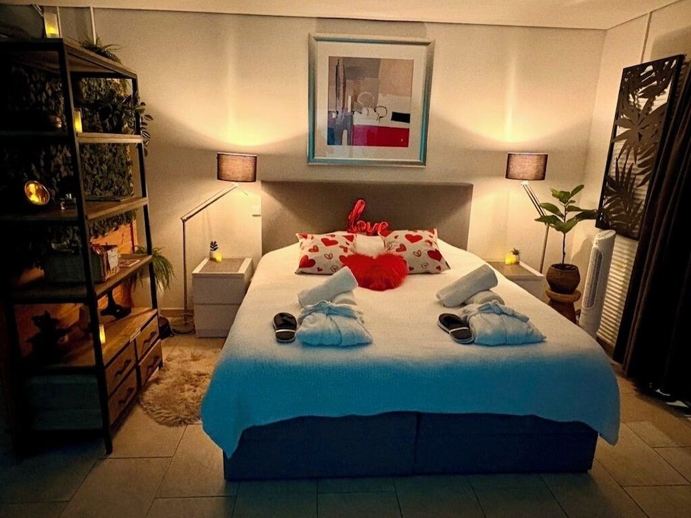 B&B Wellness Soest Deluxe Bungalow, Private Pool, Garden View 3