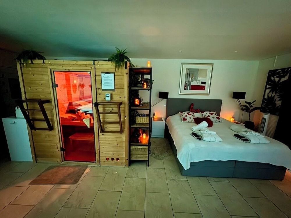 B&B Wellness Soest Deluxe Bungalow, Private Pool, Garden View 11