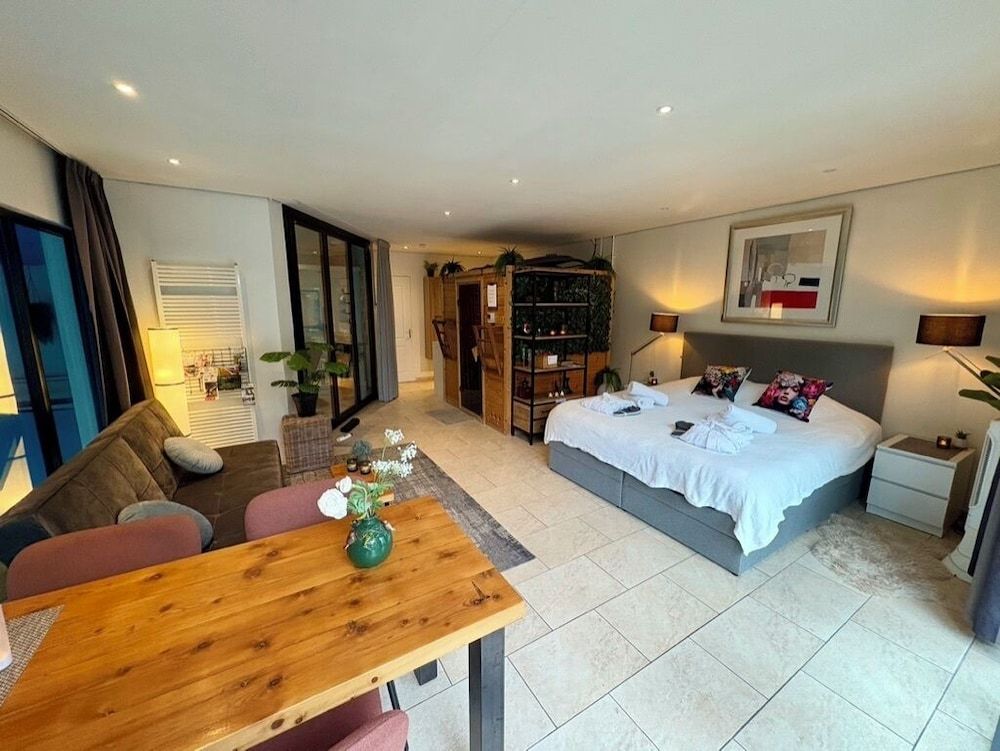 B&B Wellness Soest Deluxe Bungalow, Private Pool, Garden View 12