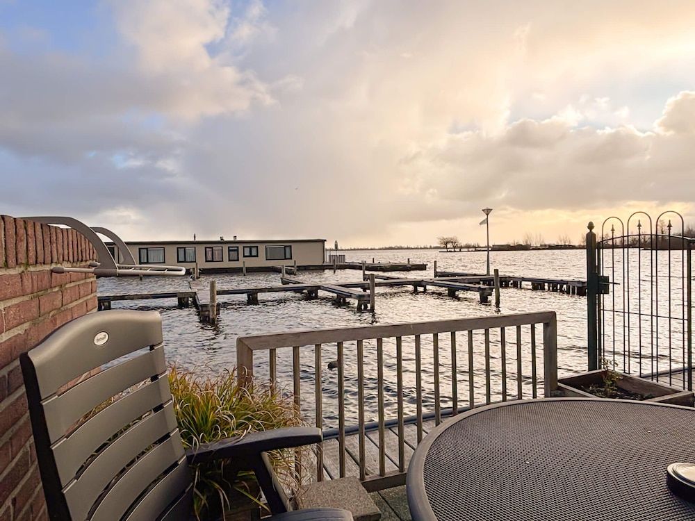 Visserslust Rooms, Appartments and Houseboats Standard Studio, Lakeside 6