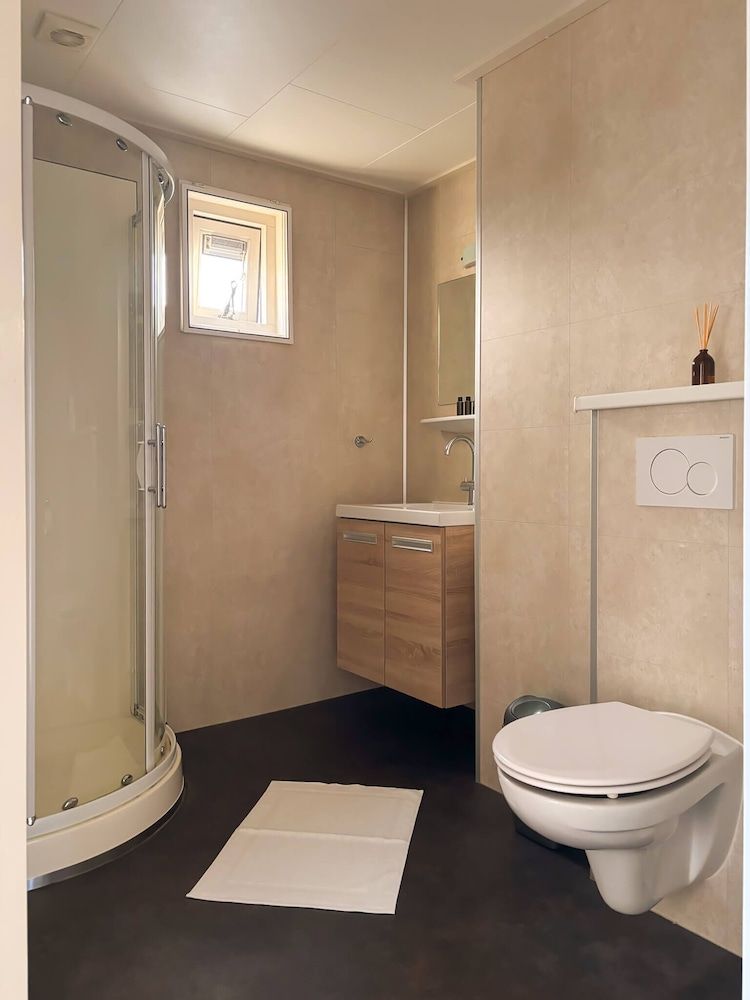 Visserslust Rooms, Appartments and Houseboats Standard Apartment, 4 Bedrooms, Sea Facing 12