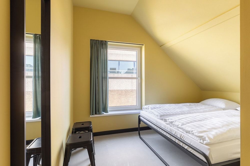 CoolDocks Double Room 3