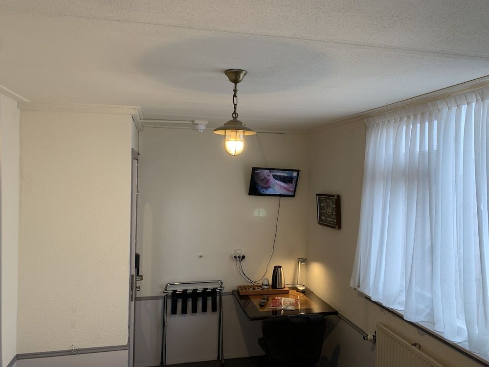 Amadeus Hotel Single Room 7