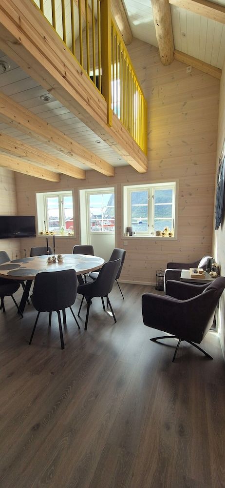Deluxe Cabin no.2, 4 Bedrooms, Mountain View