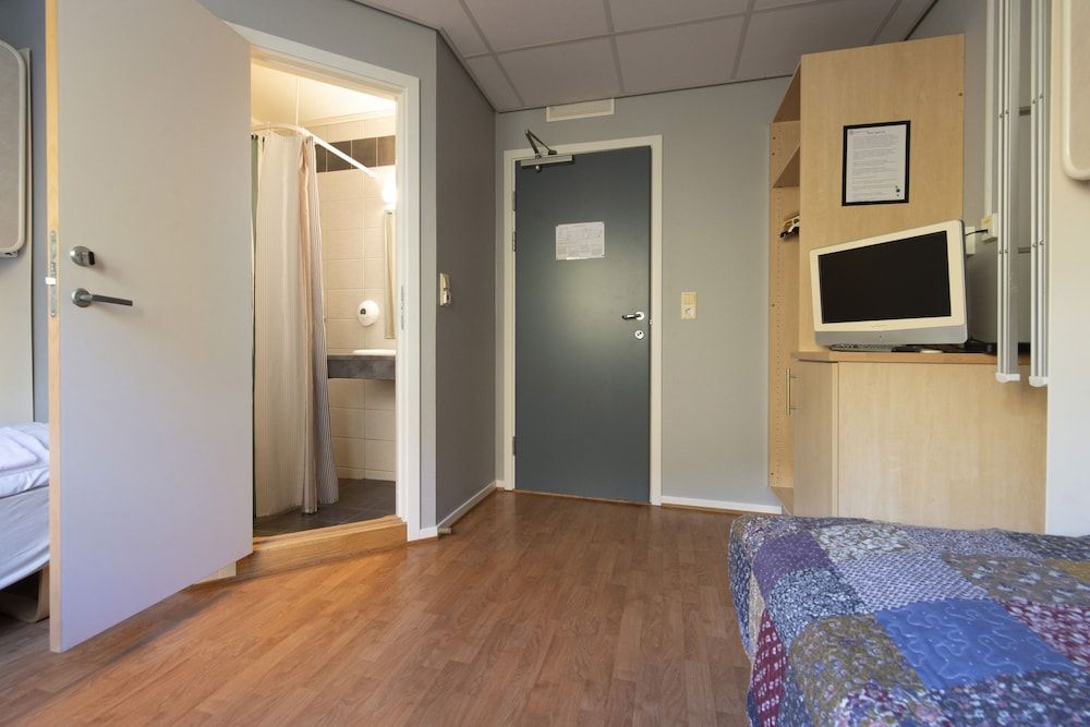 Basic Twin Room