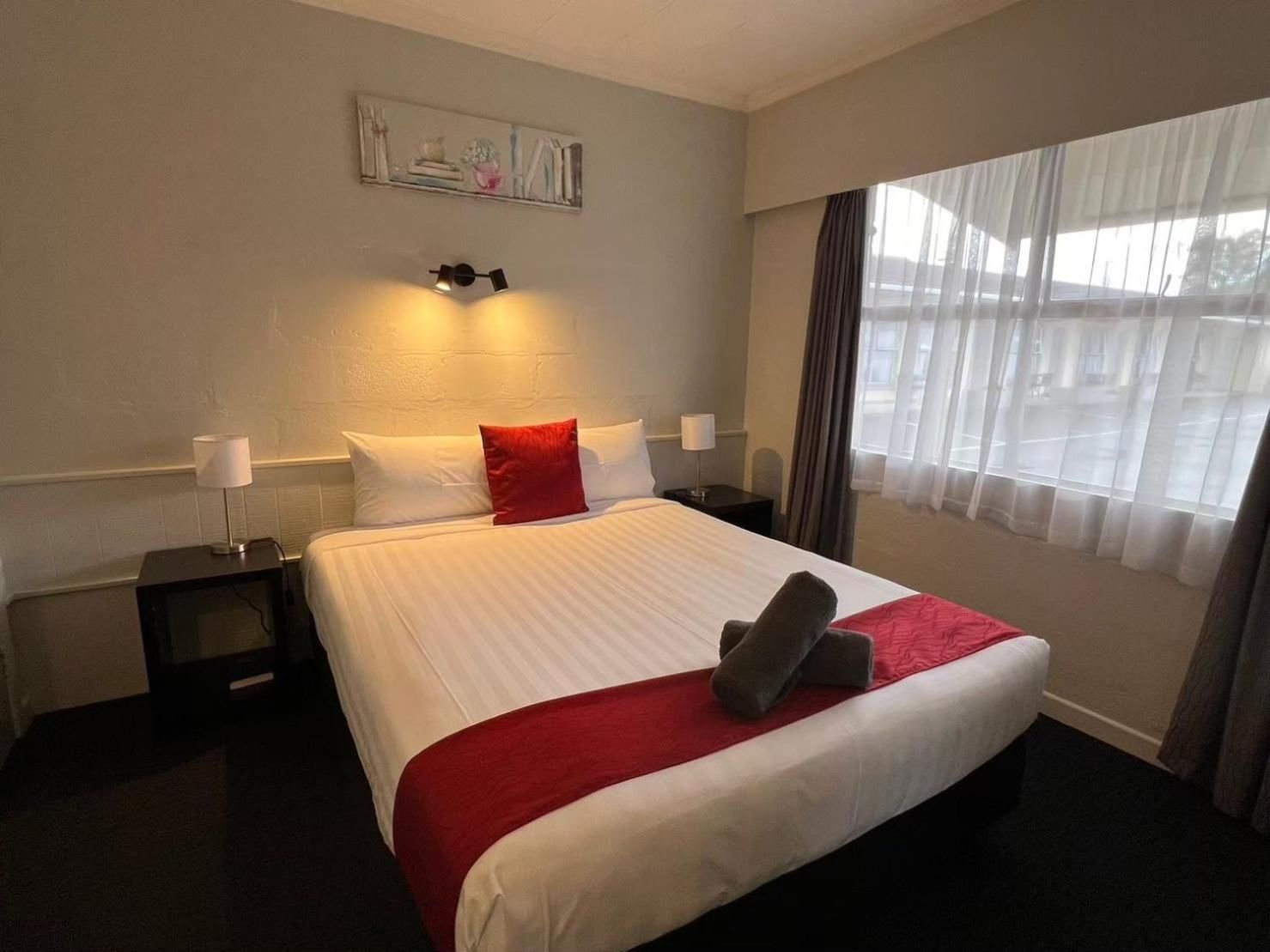 One-Bedroom Deluxe Apartment