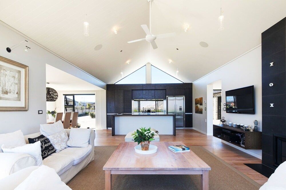Infinity - Lake & Mountain Views - Sleeps 8