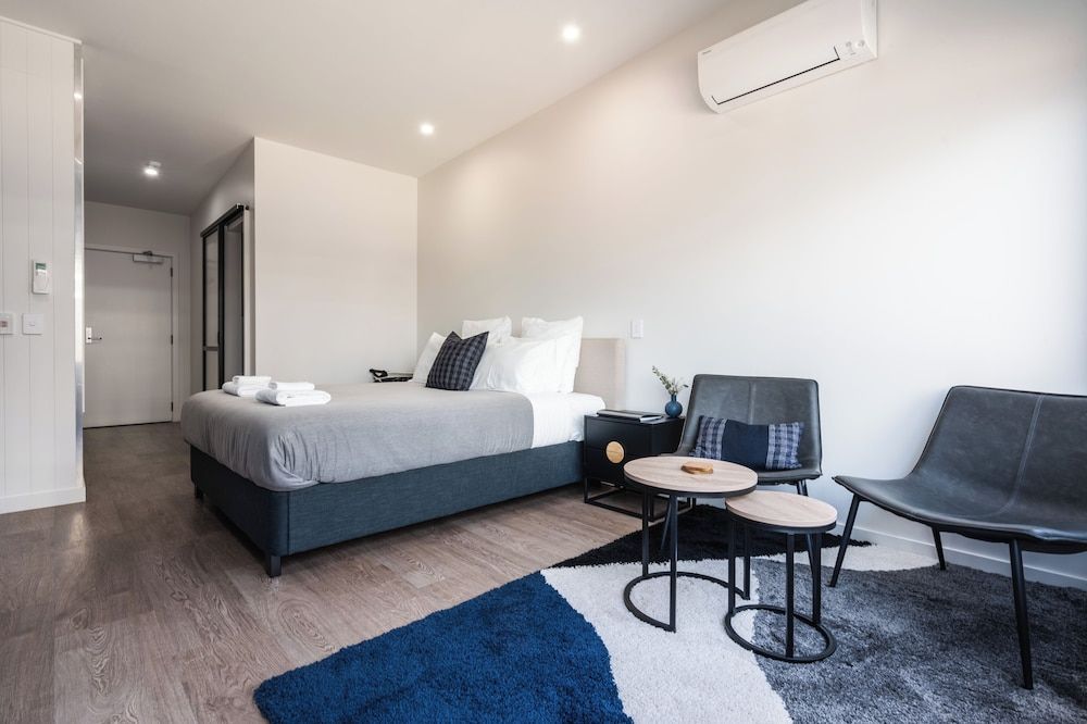 Business Apartment, City View