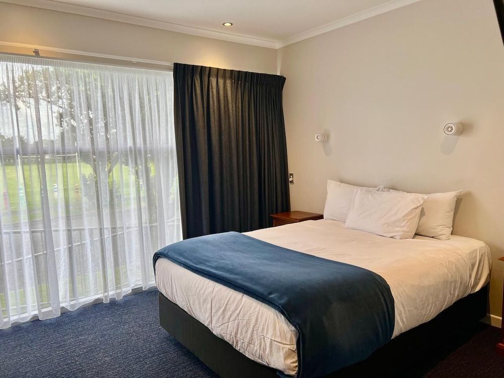 Deluxe Studio, 1 Queen Bed