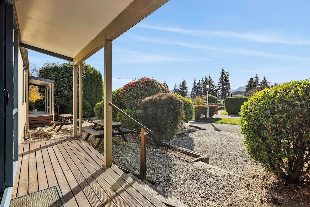 Superior 1 Bedroom Ensuite Cabin - 2 Queen Beds and Single Bed