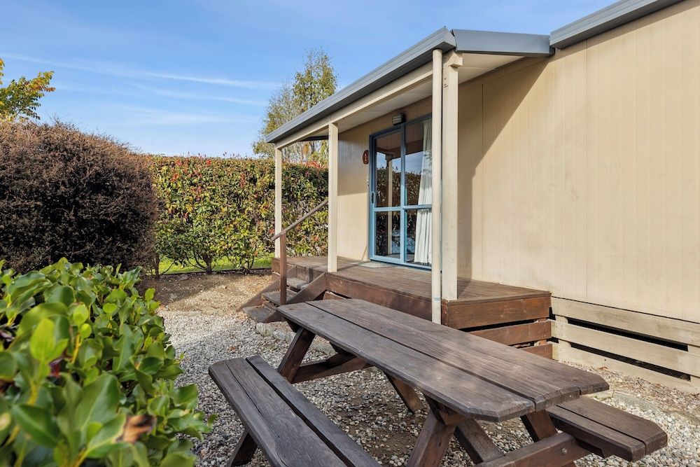 Superior 1 Bedroom Ensuite Cabin - Queen Bed, Single Bed and Bunk Bed