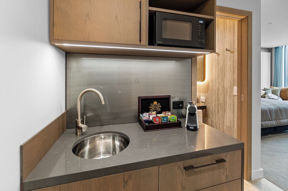 Distinction Invercargill Hotel Double or Twin Room, 2 Queen Beds, Kitchenette 2