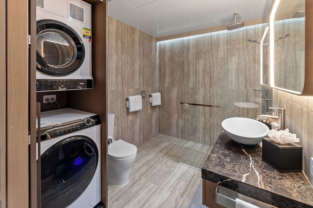 Distinction Invercargill Hotel Double or Twin Room, 2 Queen Beds, Kitchenette 3