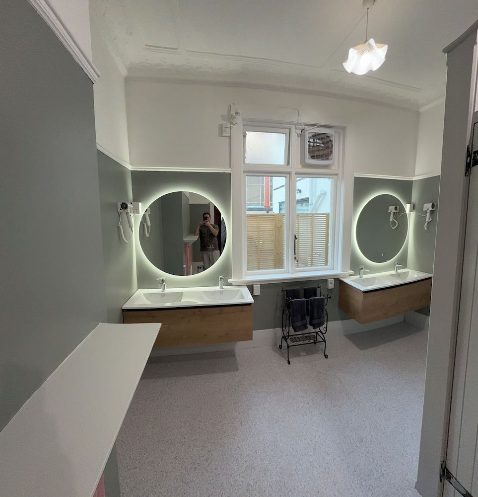 Manor on the Park Backpackers Basic Double or Twin Room, Park View 10