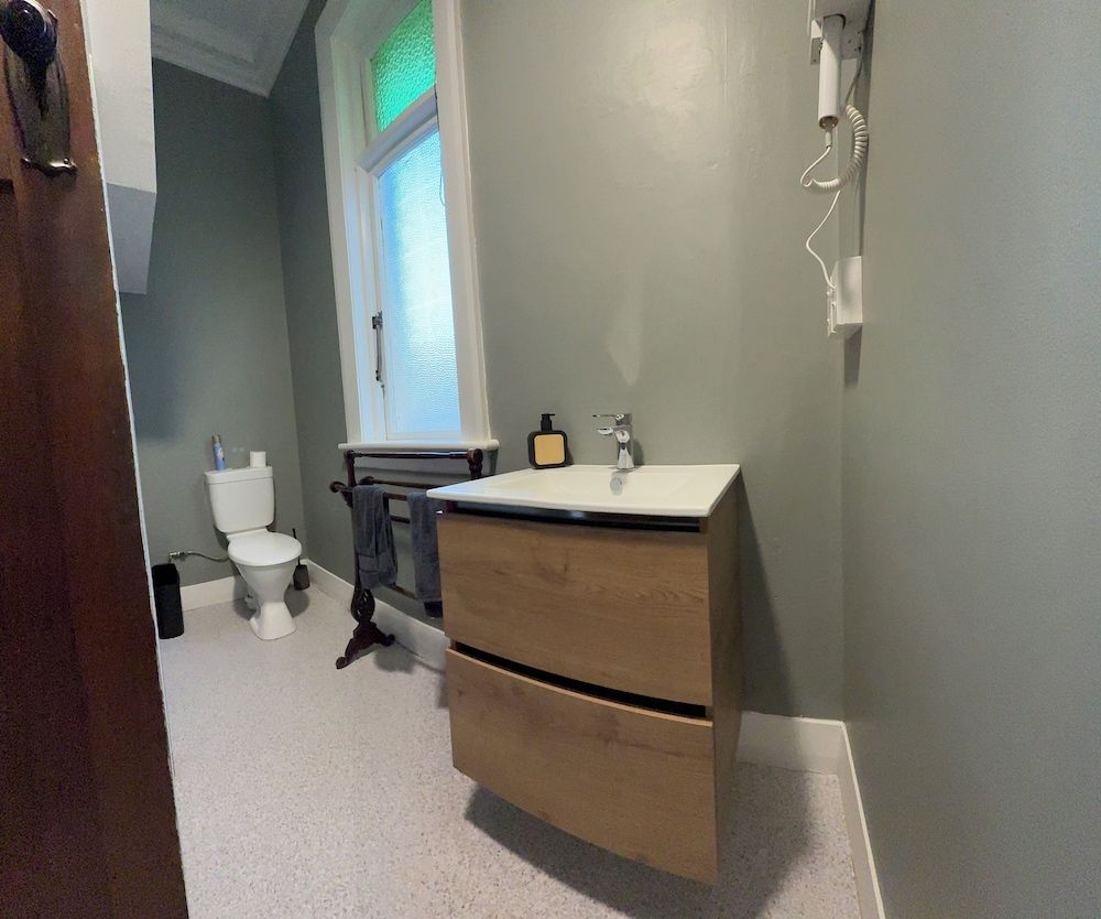 Manor on the Park Backpackers Basic Double or Twin Room, Park View 9