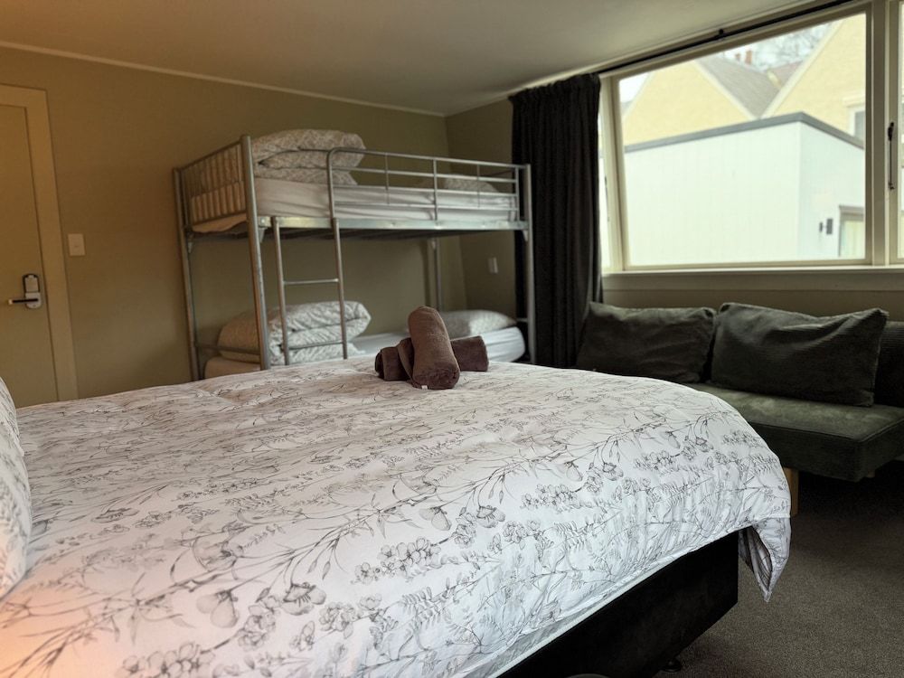 Manor on the Park Backpackers Family Room 3