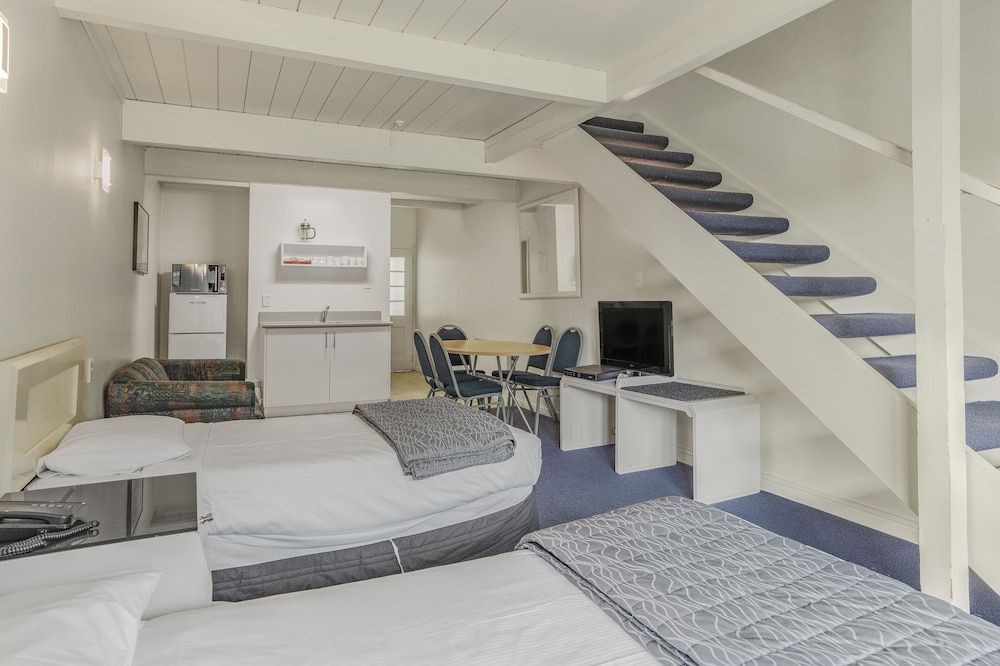 Capital Lodge Motor Inn Family Room - O 2