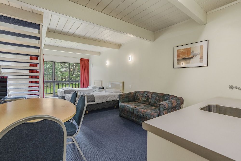 Capital Lodge Motor Inn Family Room - O 8