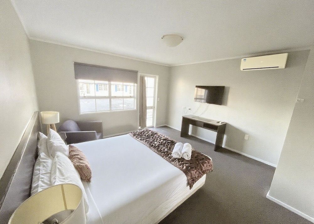 Basic Studio, 1 King Bed, Non Smoking, Air conditioning