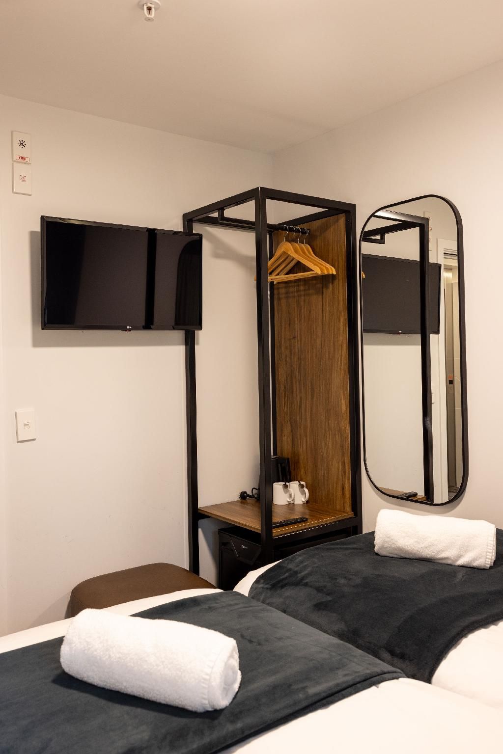 Twin Bed Room