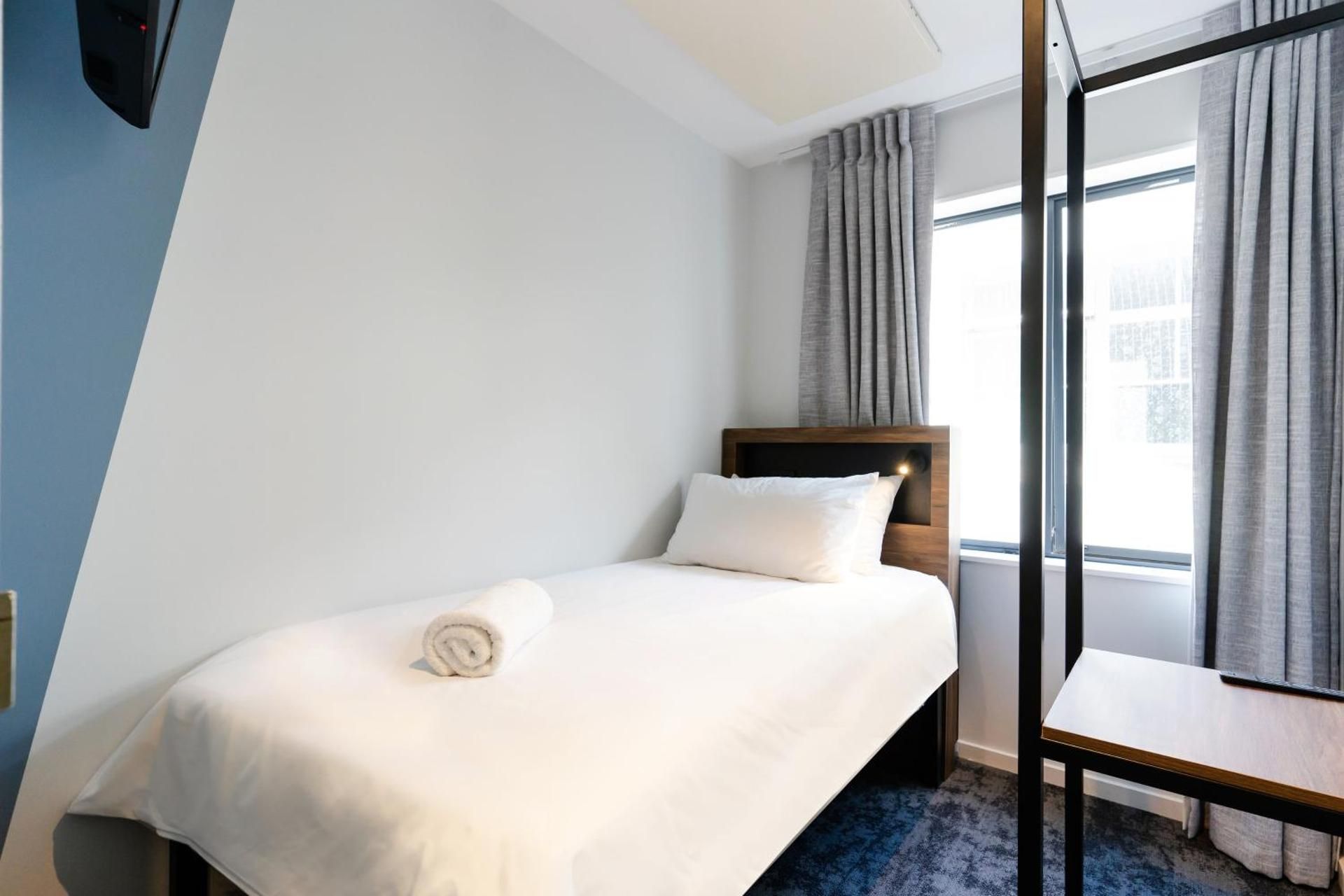 Single Room with Shared Bathroom