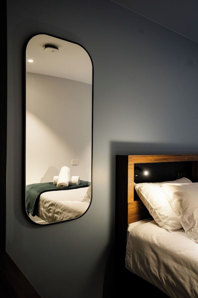 Haka House Wellington Twin Room Ensuite with Harbour view 9