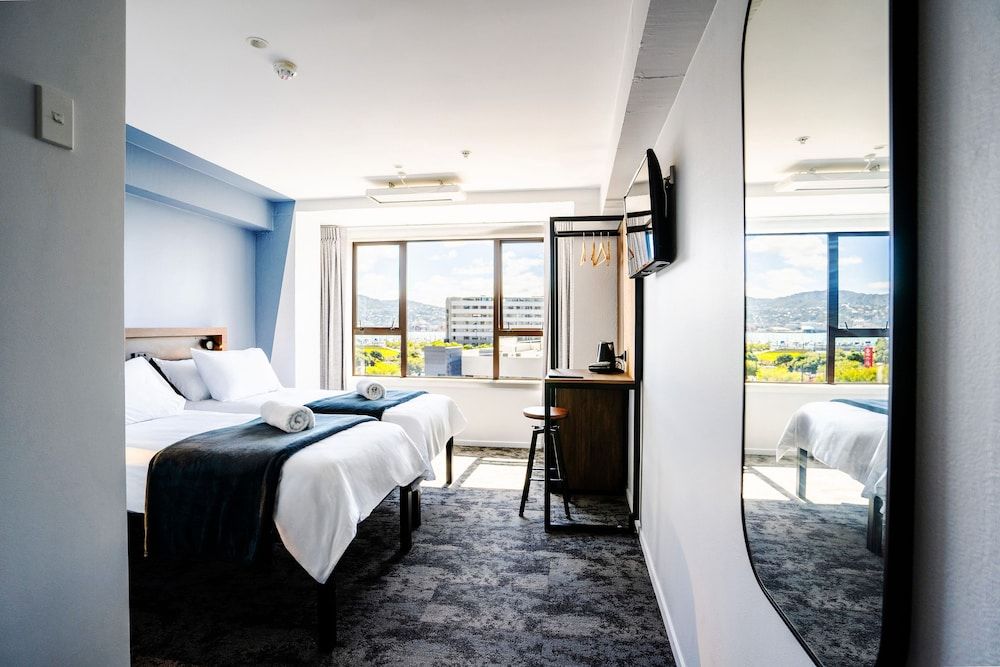 Haka House Wellington Twin Room Ensuite with Harbour view 4