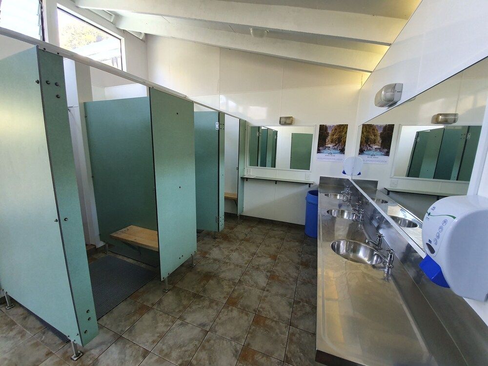 Punakaiki Beach Camp Quad room with Shared Bathroom 5