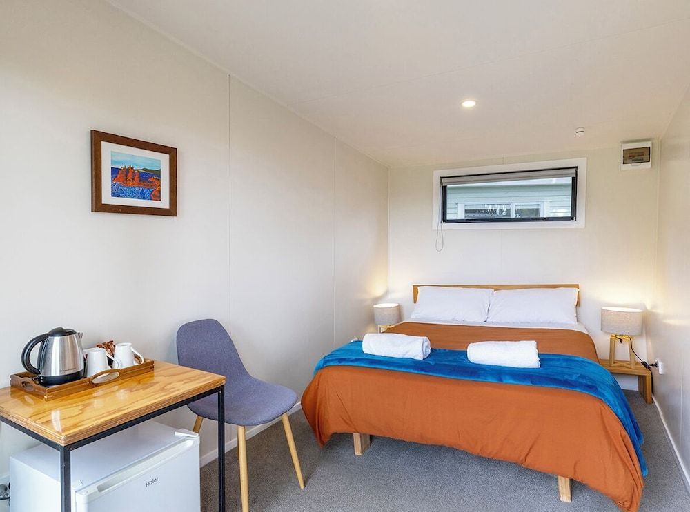 Punakaiki Beach Camp Double room with Shared Bathroom 4