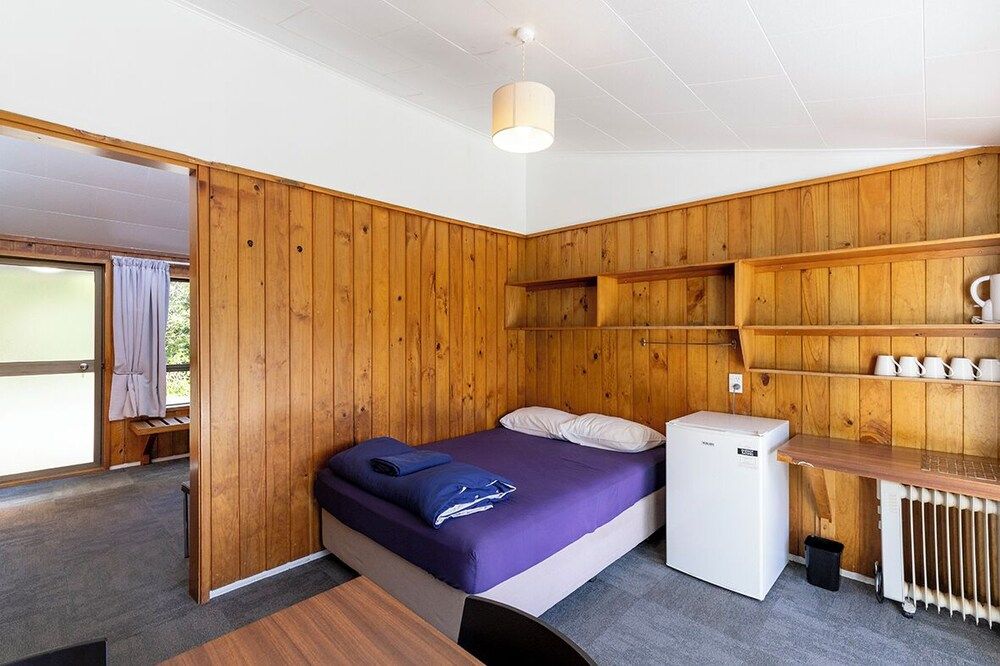 Punakaiki Beach Camp Family room with shared Bathroom 4