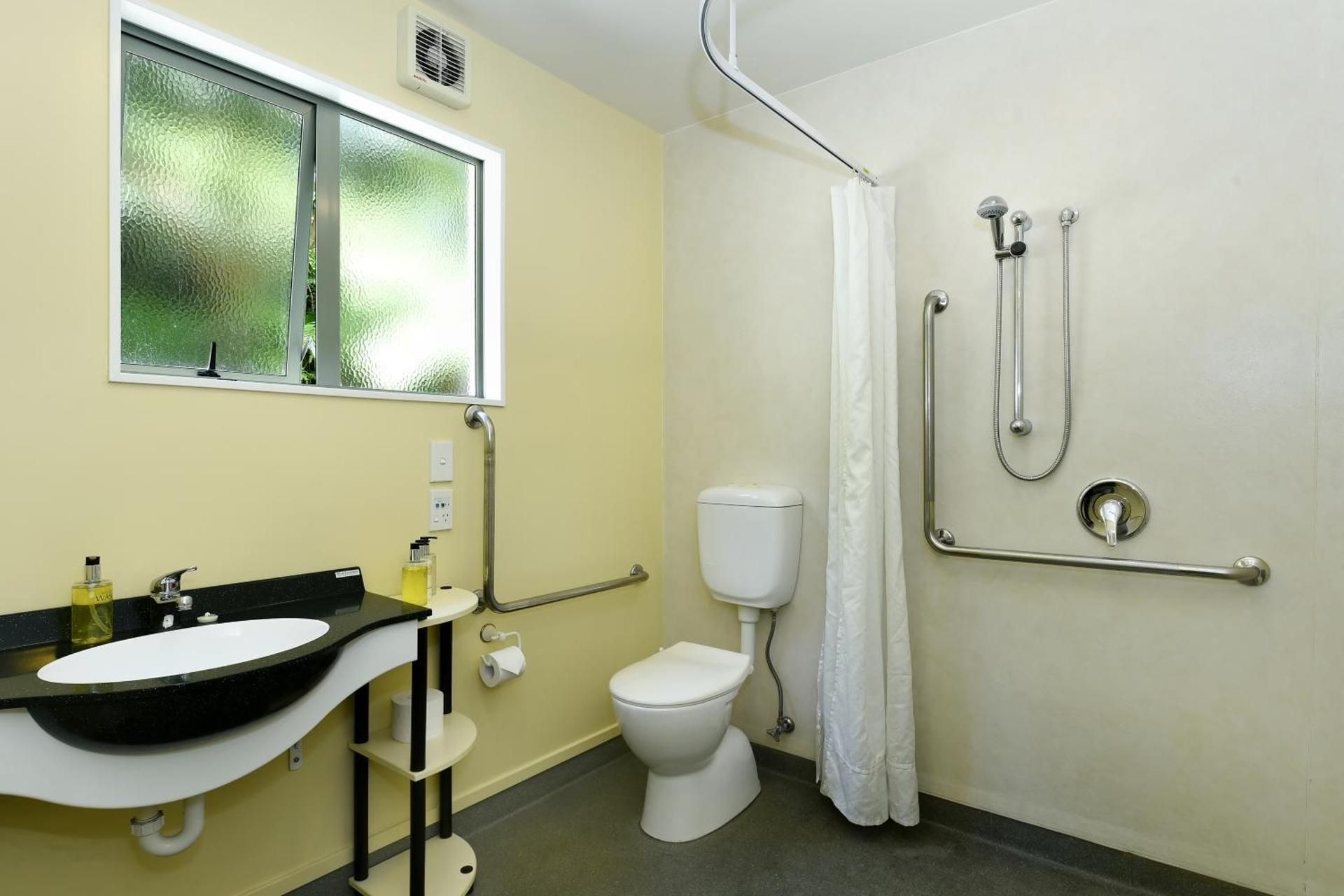 Abelia Motor Lodge Studio Apartment 2