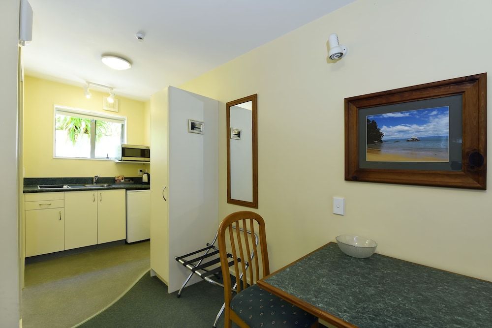 Abelia Motor Lodge 2 Bedroom Type B 11