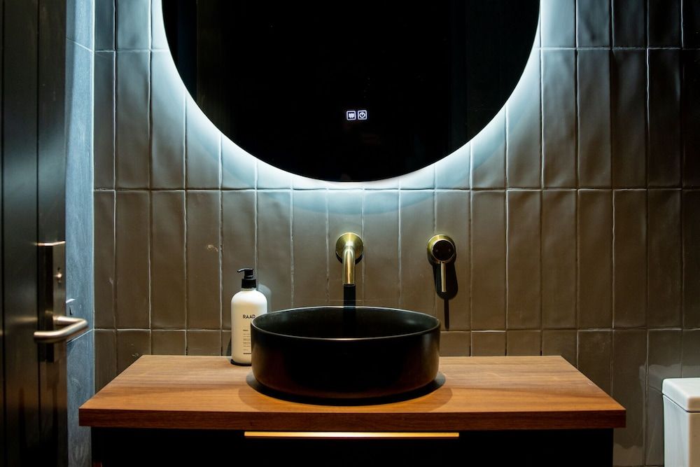 The Cobbler Hotel Studio Suite 16