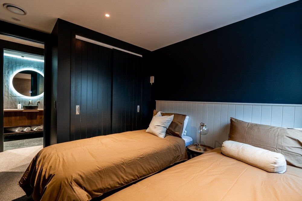 The Cobbler Hotel Double Room Single Use, 2 Bedrooms 9