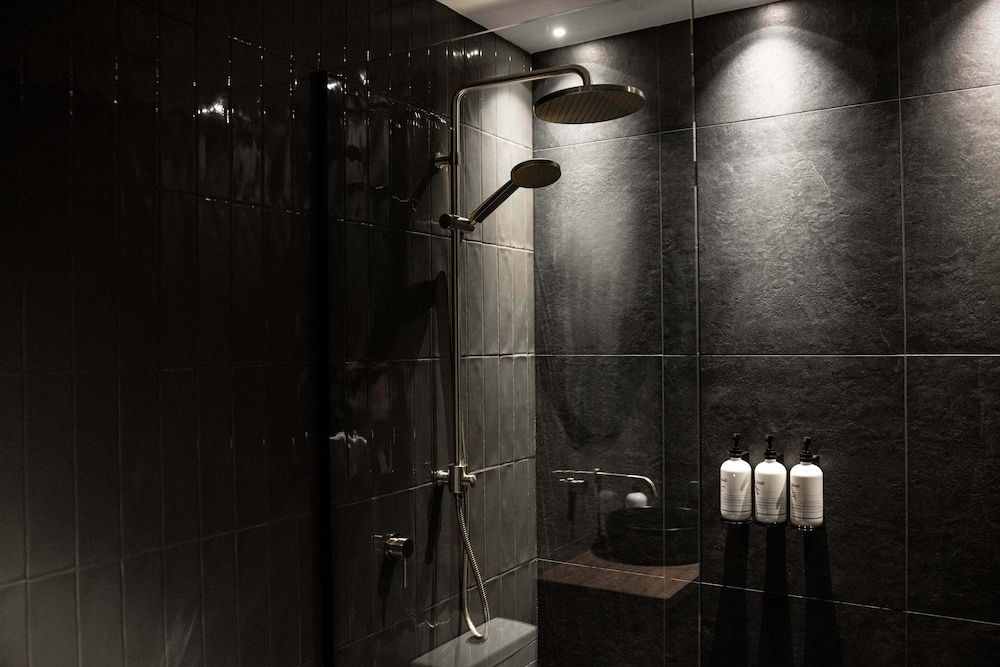 The Cobbler Hotel Studio Suite 18