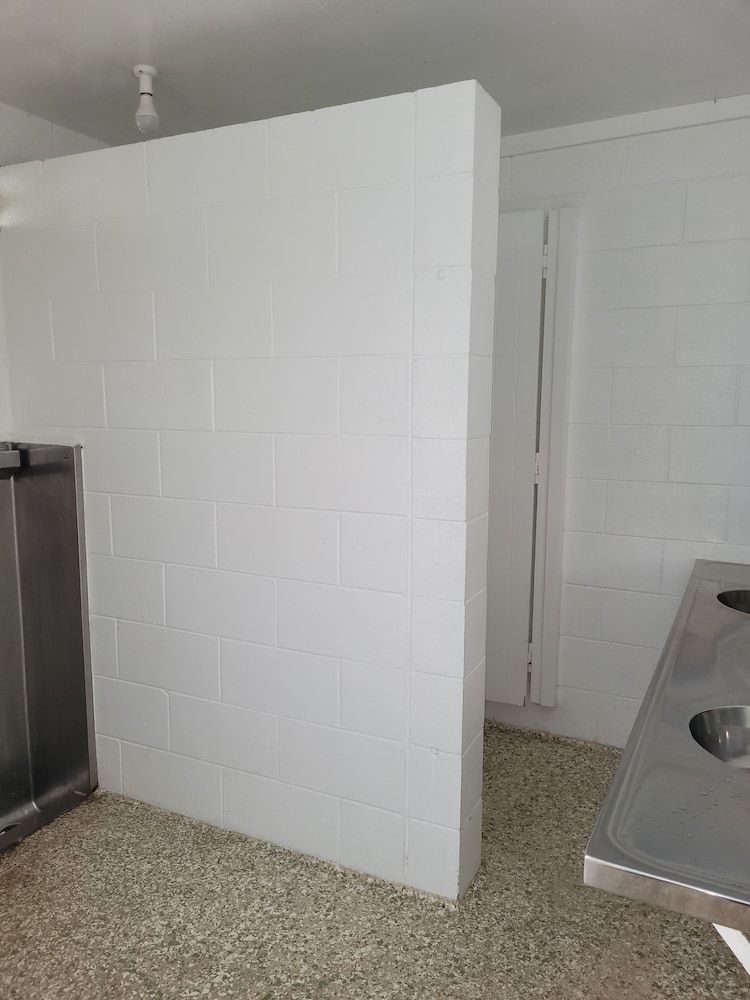 Dickson Holiday Park Economy Mobile Home 8