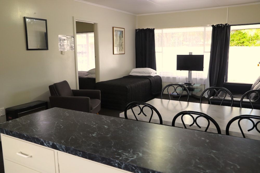 Standard Suite, 2 Bedrooms, Non Smoking, Kitchen (Large Unit)
