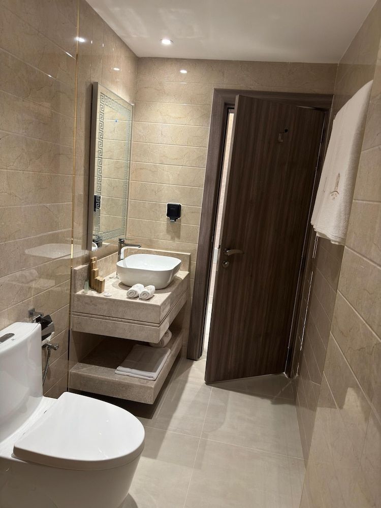 Royal Plaza Hotel - Duqm Standard Suite 4