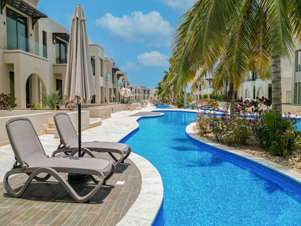 Serene 1-bedroom With Pool View