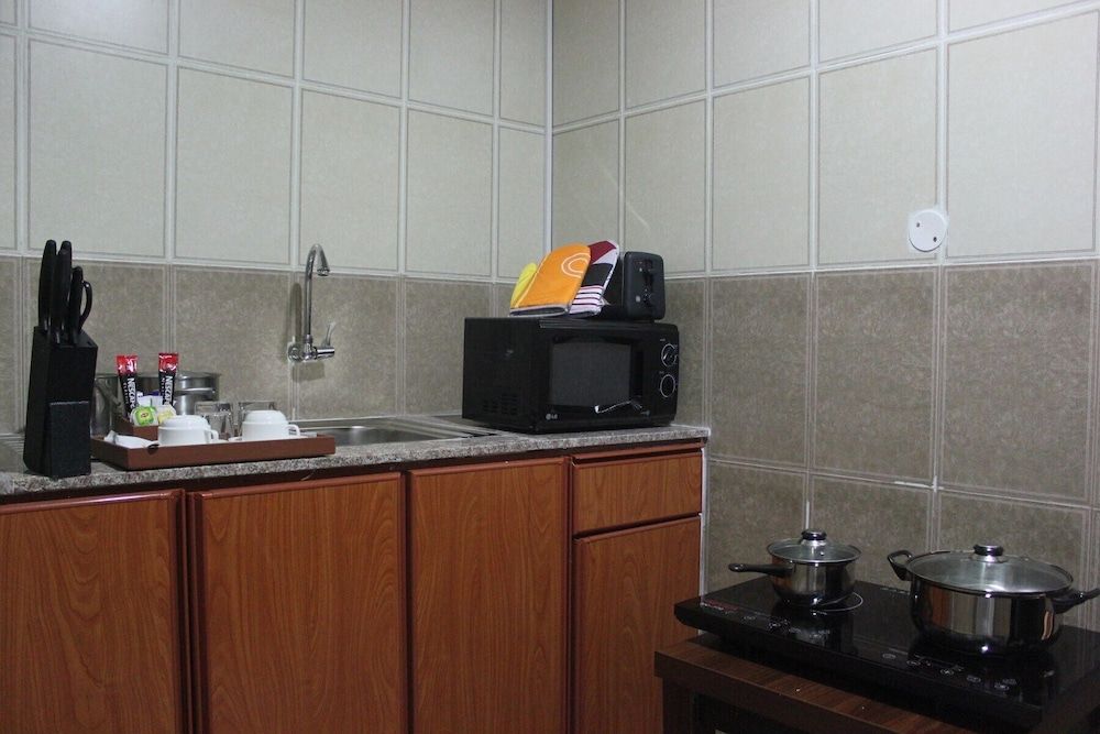 The Royal Garden Hotel Junior Suite 4