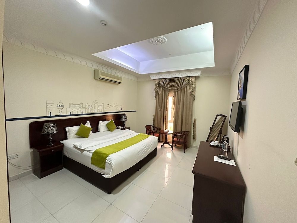 The Royal Garden Hotel Standard Single Room, 1 King Bed, Park View 3