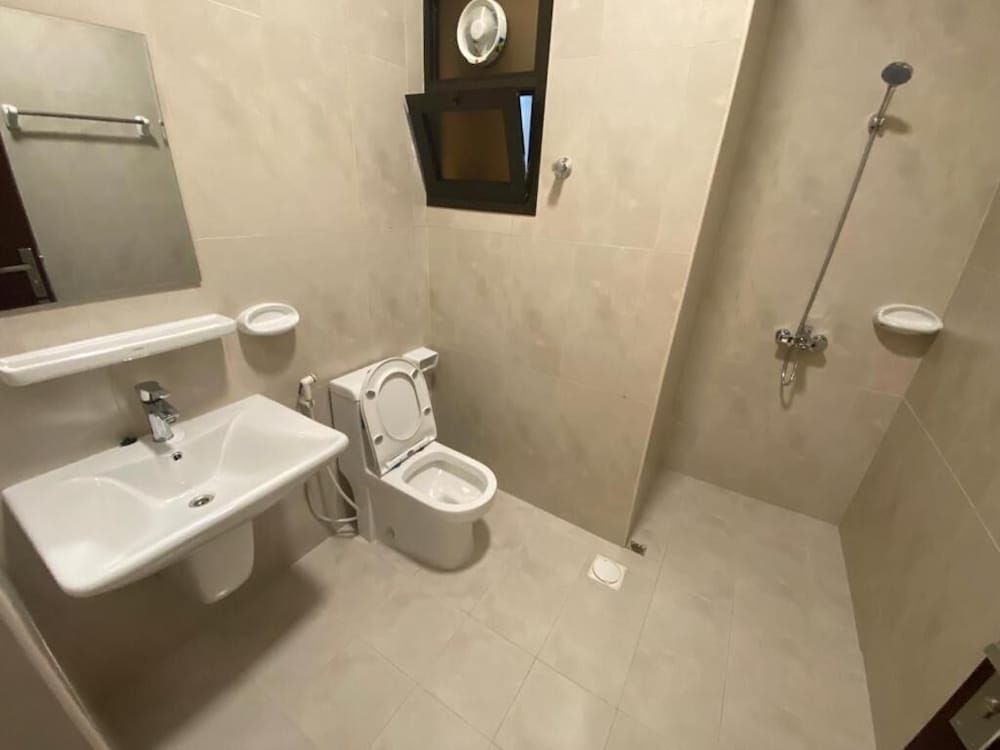 RED-33 - Gardenia Deluxe Room 8