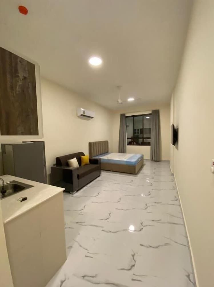 RED-33 - Gardenia Deluxe Room 3