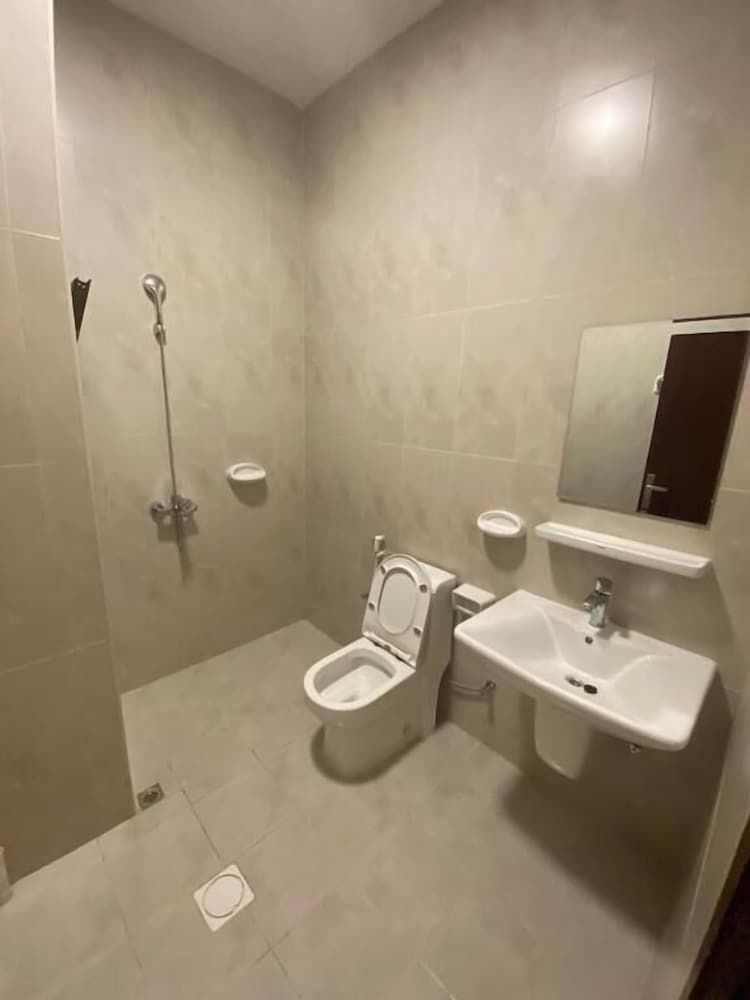 RED-33 - Gardenia Deluxe Room 7