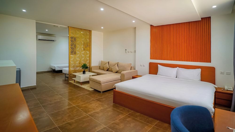 Express City Hotel Family Suite, Non Smoking 5