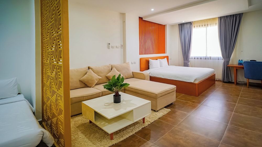 Express City Hotel Family Suite, Non Smoking 3