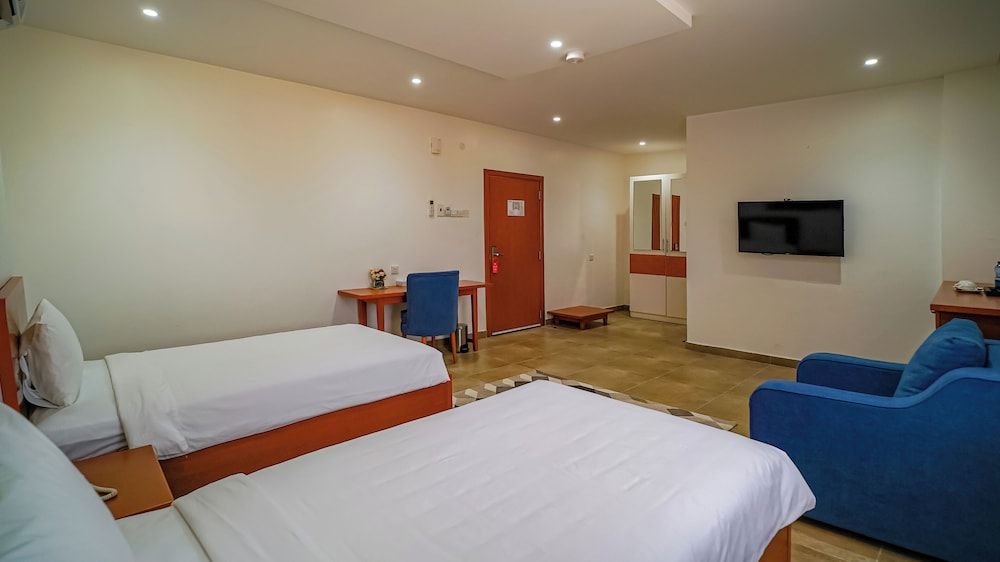 Express City Hotel Standard Twin Room, Non Smoking 4